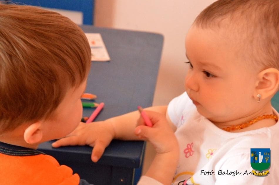 Védőnői szolgálat és babajátszó