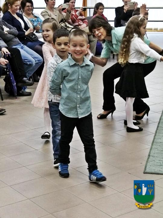 2016. május 12. Anyák napi évzáró, Halacska csoport