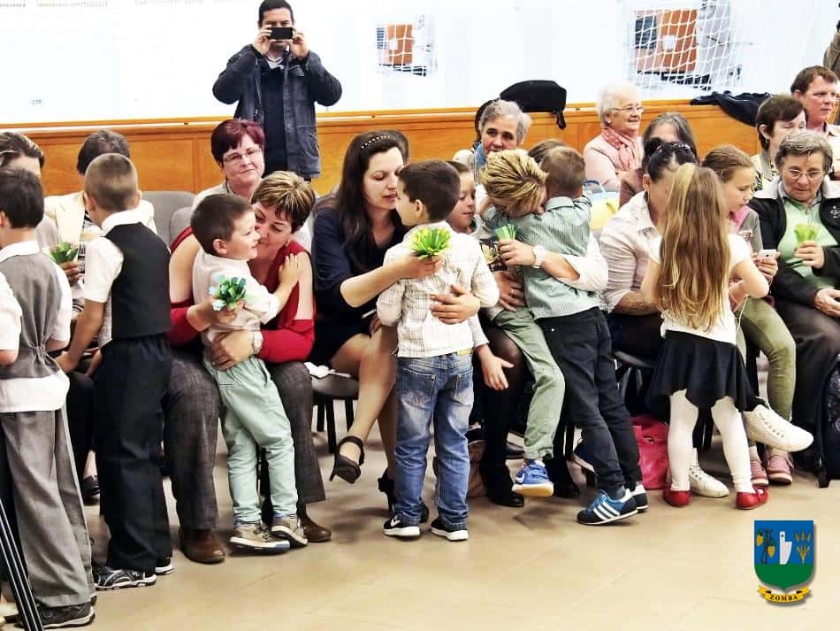 2016. május 12. Anyák napi évzáró, Halacska csoport
