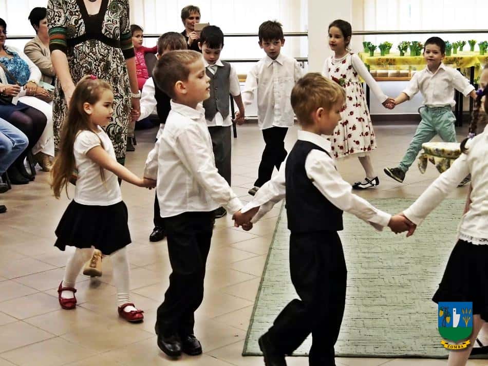 2016. május 12. Anyák napi évzáró, Halacska csoport