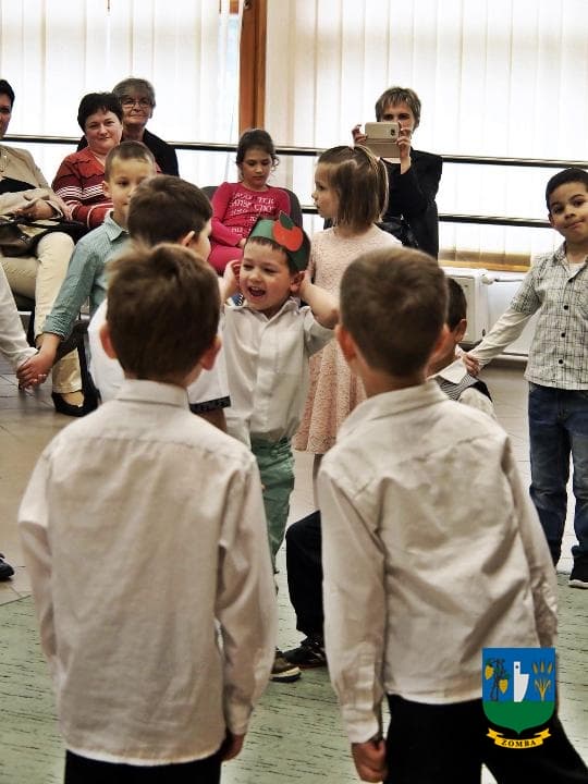 2016. május 12. Anyák napi évzáró, Halacska csoport