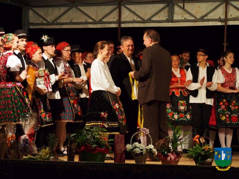 2015. Falunap