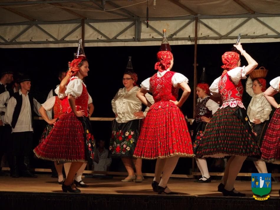 2015. Falunap