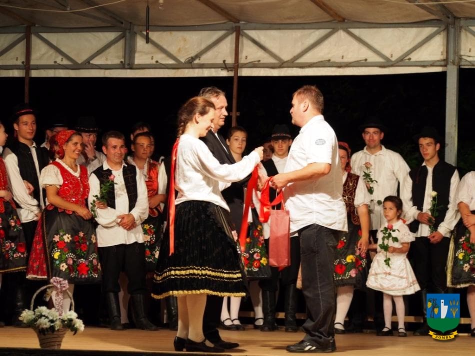 2015. Falunap