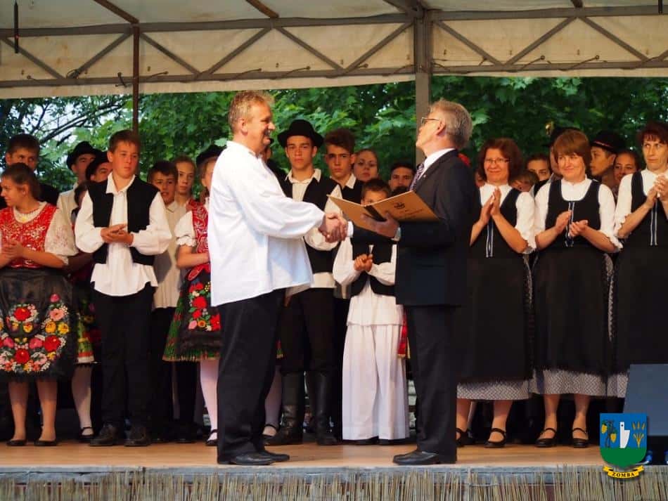 2015. Falunap