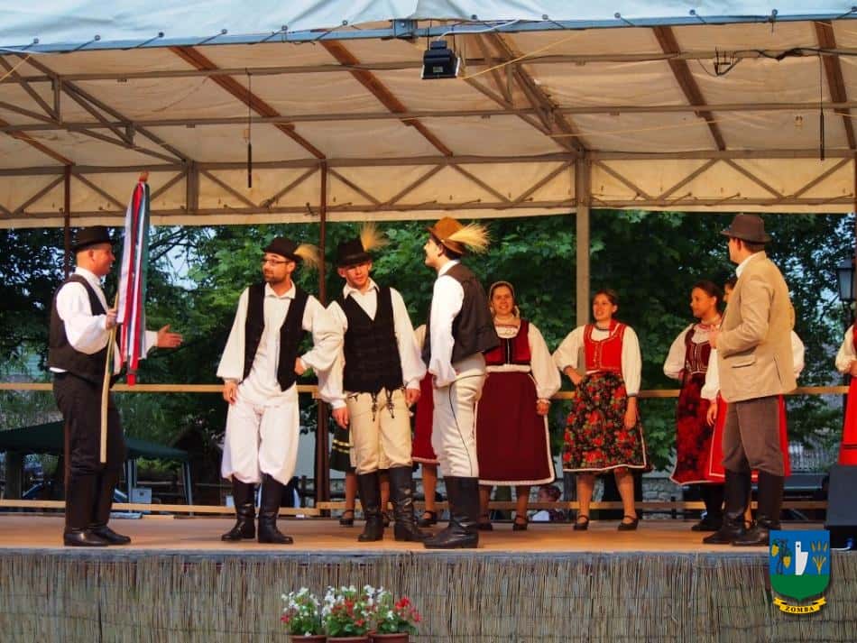 2015. Falunap