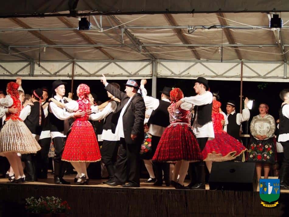2015. Falunap