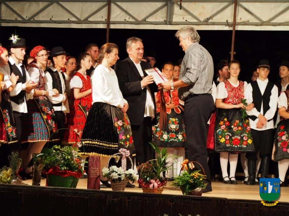 2015. Falunap