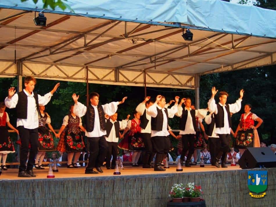 2015. Falunap