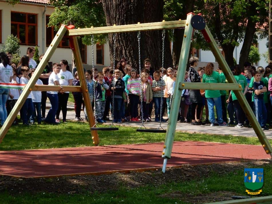 2016. május 6. Játszótér átadás