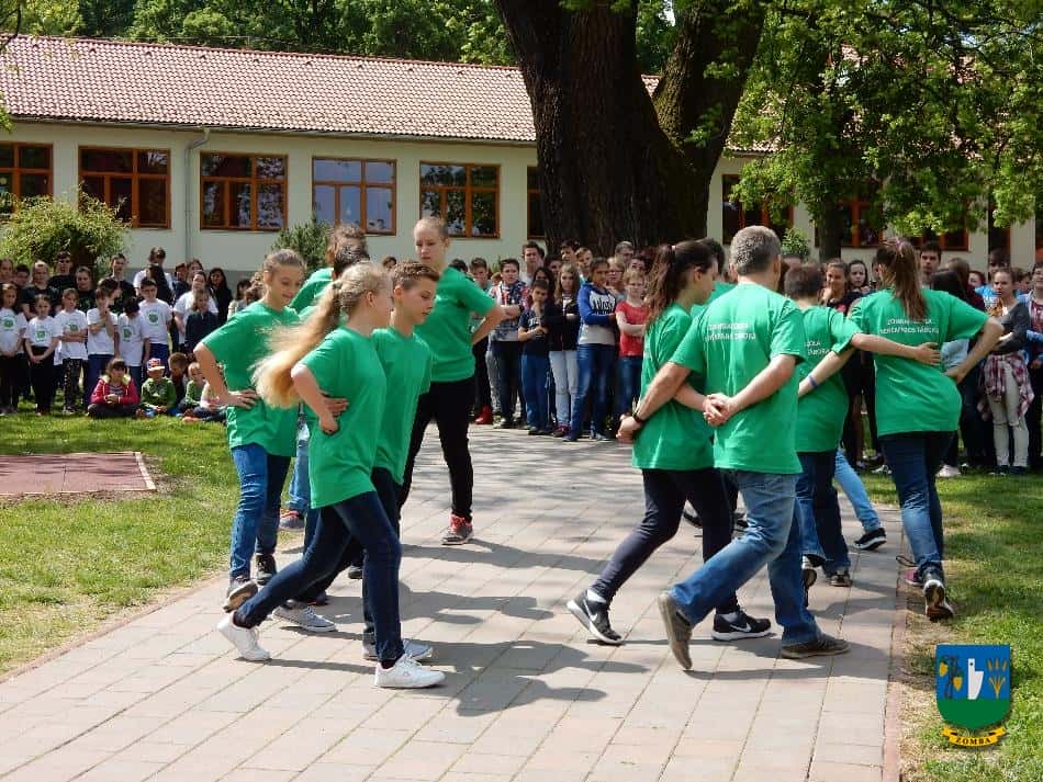 2016. május 6. Játszótér átadás