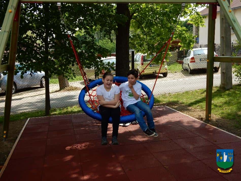 2016. május 6. Játszótér átadás