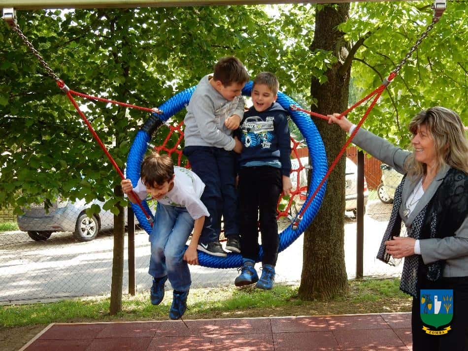 2016. május 6. Játszótér átadás