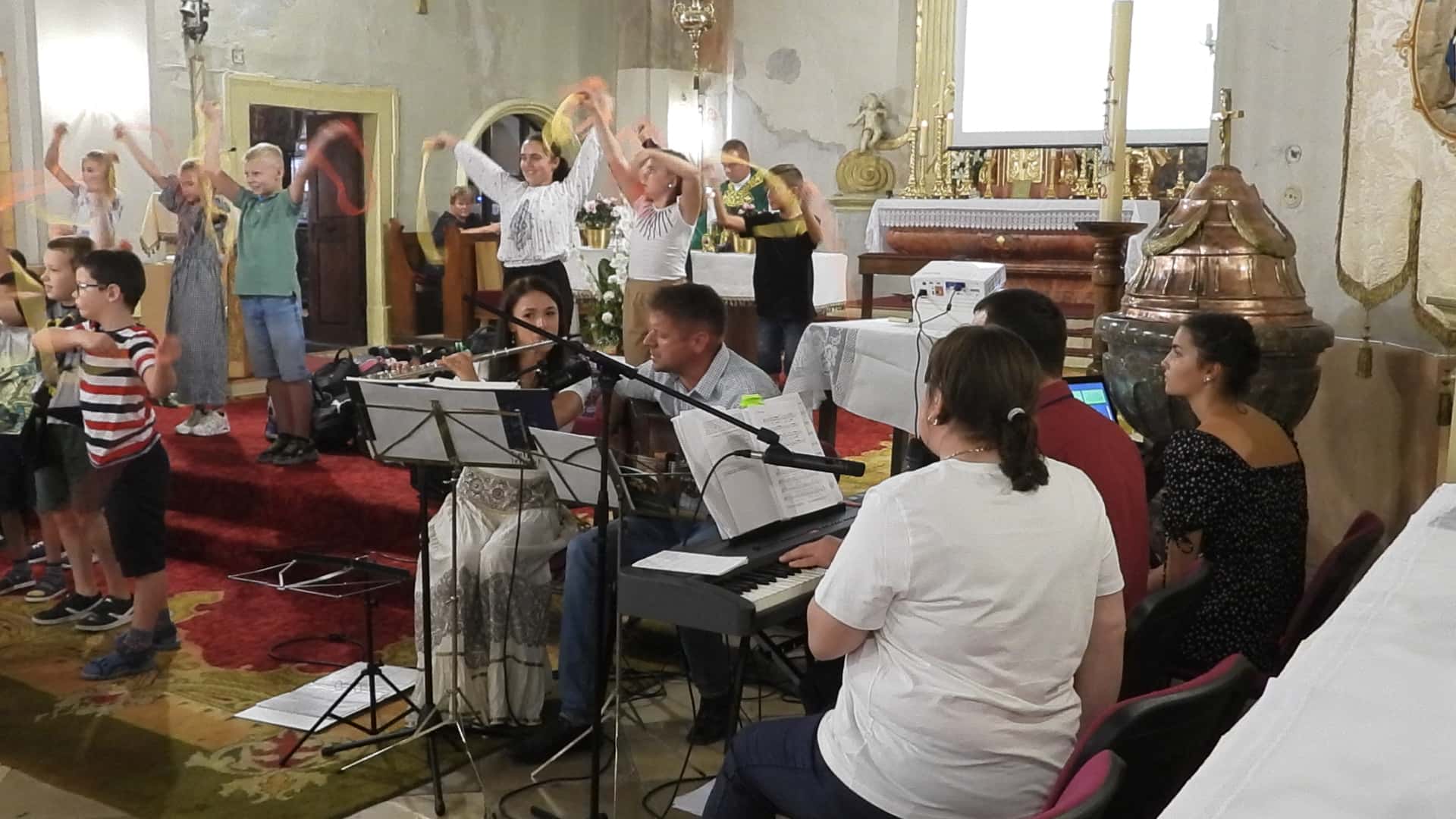 Tanévnyitó szentmise és iskolatáskák megáldása Zombán
