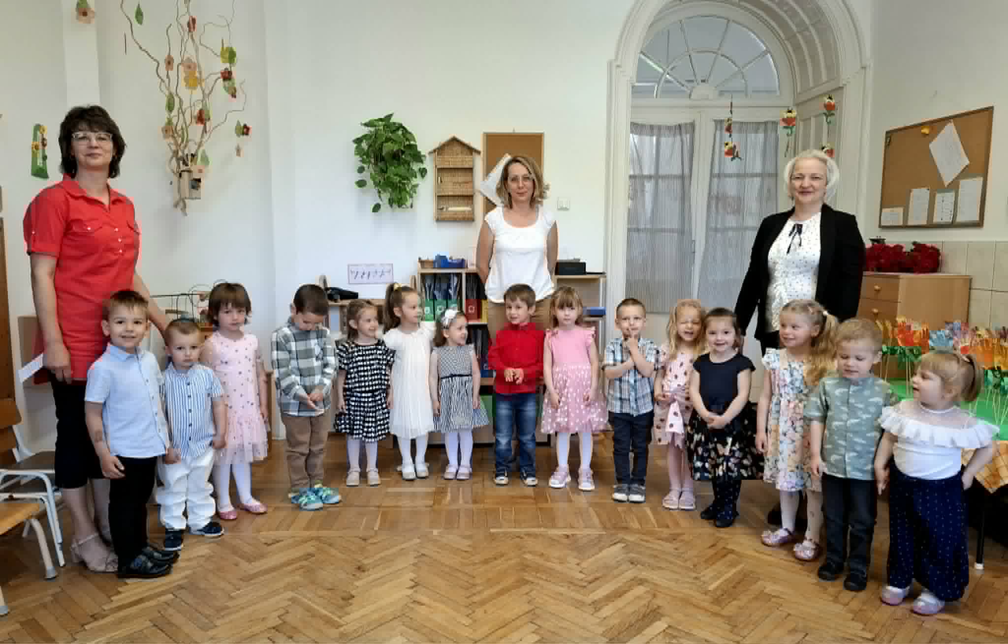 Zombai Körzeti Óvoda - Anyák napi műsor - Halacska csoport